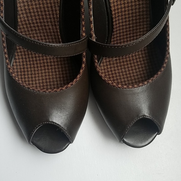 Retro Style Peep-toe Mary Jane Heels with Buckle - Picture 3 of 8